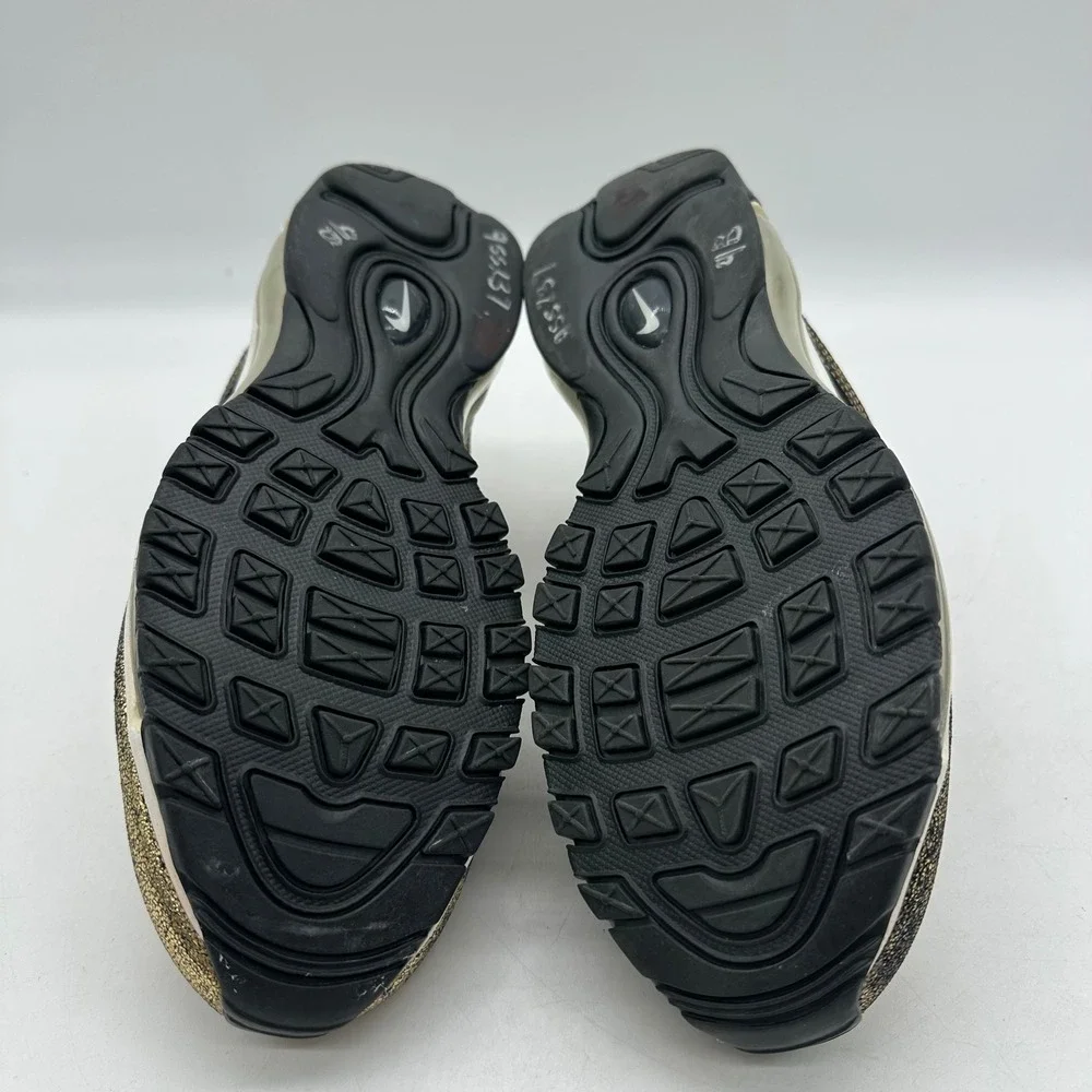 Nike cracked streetwear classic